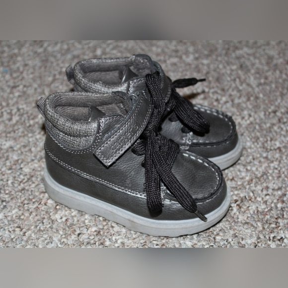 C- Carters toddler shoes, size 7 - Picture 1 of 6